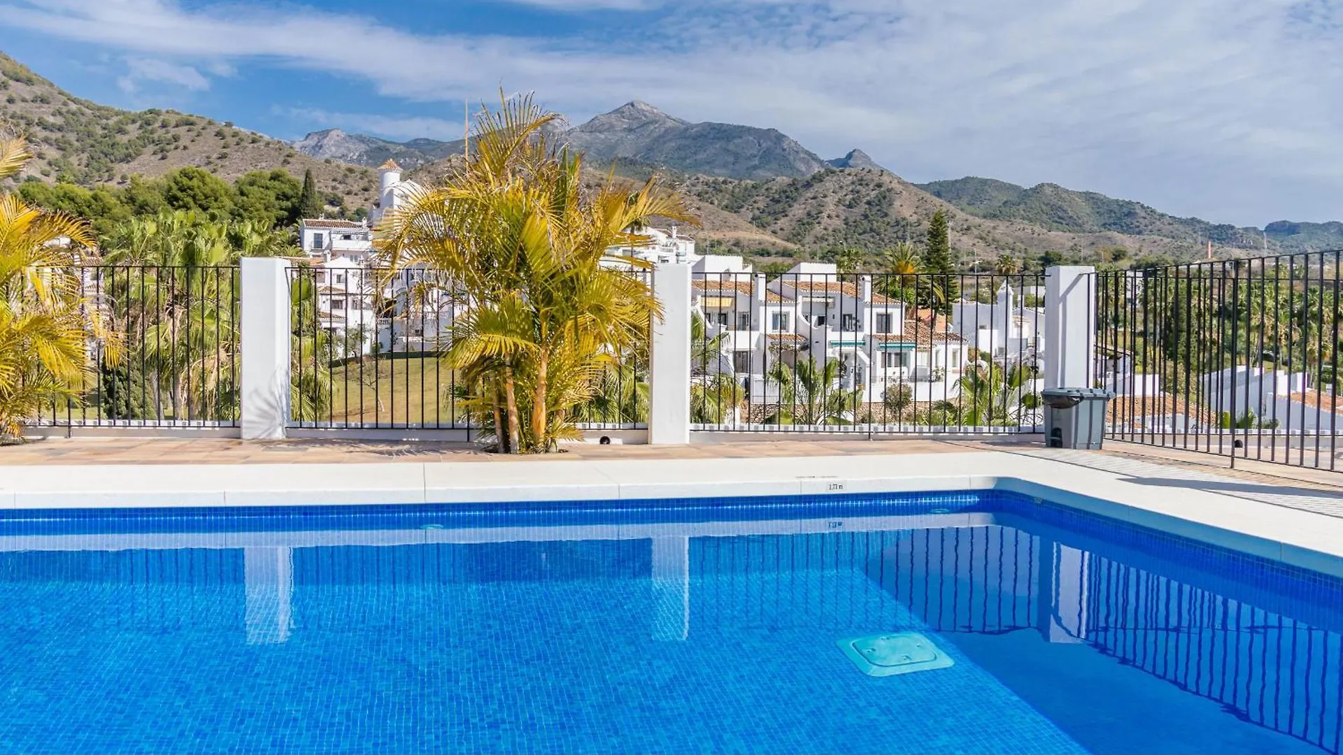 Casablanca 20 Oasis Properties Nerja 0*,
